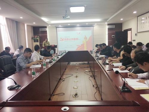 何福林为师生党员上党课 何福林为师生党员上党课