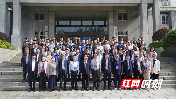 红网时刻：2026年湖南省电子信息类专业产学研合作协同育人论坛在beat365平台官方网站举行